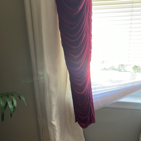 Wine color rutched dress - Picture 3 of 3